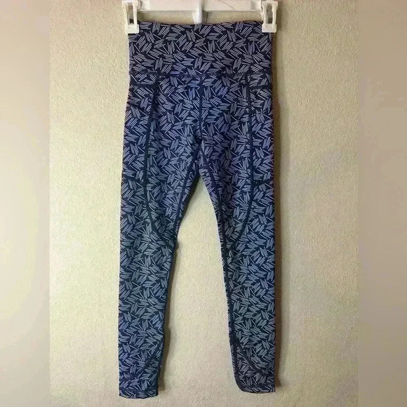 Zyia light & tight pocket navy hay stacks leggings Sz 0 25” - Picture 1 of 5